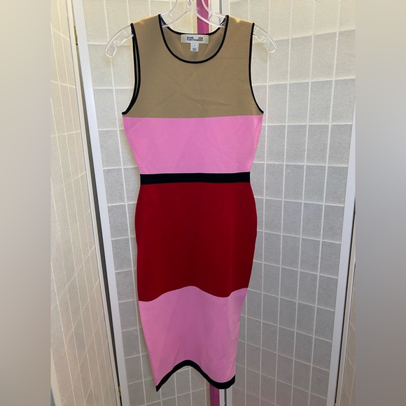 Diane Von Furstenberg Tan Top with Black Trim - Picture 4 of 10